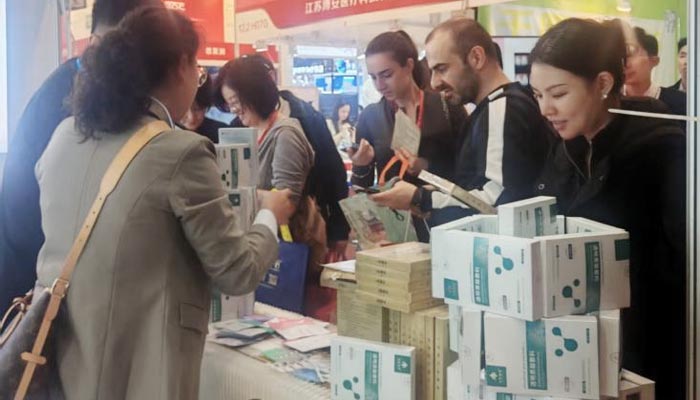 Qingdao Saildar Medical Co., Ltd. Dengan Pembalut Asid Hyaluronik Bersinar di Ekspo Kecantikan Chengdu, Memulakan Perjalanan Baharu Penjagaan Kulit